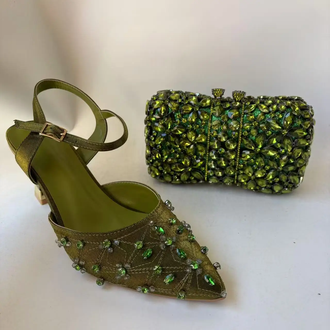 LNATISNOVA Luxury Purple Rhinestone Pointed Toe Sandals Matching Evening Bag Set Women's Kitten Heel Slingback Pumps For Women
LNATISNOVA Luxury Purple Rhinestone Pointed Toe Sandals Matching Evening Bag Set Women's Kitten Heel Slingback Pumps For Women