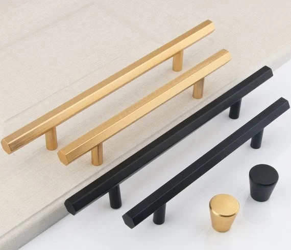 Aluminium alloy gold Black Hexagon Pulls Dresser Knobs Drawer Pull Handles Modern Kitchen Cabinet Pull Door Handle Knob
Aluminium alloy gold Black Hexagon Pulls Dresser Knobs Drawer Pull Handles Modern Kitchen Cabinet Pull Door Handle Knob