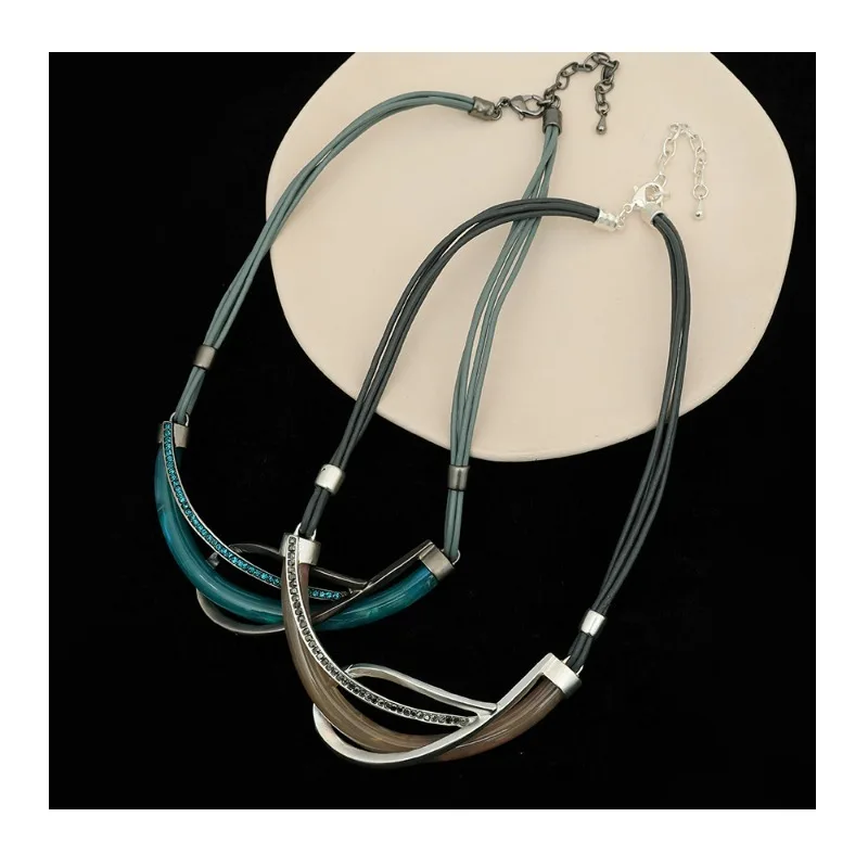 Specially for Wind Ladies Popular High-end Short Simple Personality Two-color Pendant Rope Metal Necklace
Specially for Wind Ladies Popular High-end Short Simple Personality Two-color Pendant Rope Metal Necklace