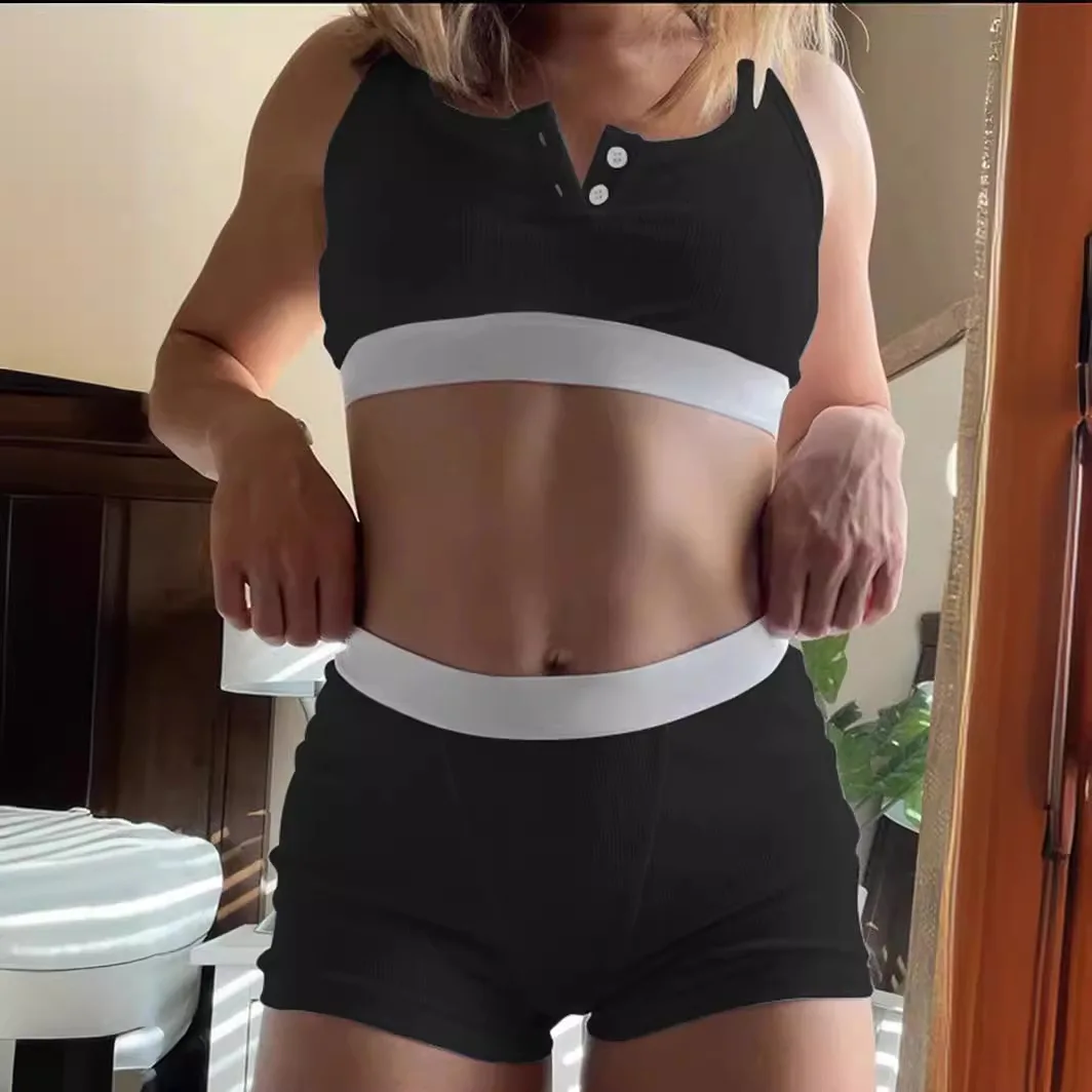 Повседневный ветровой контрастный спортивный костюм для девочек, модный жилет, шорты с высокой талией, женские шорты из Европы и Америки, весна и лето, новые женщины
Повседневный ветровой контрастный спортивный костюм для девочек, модный жилет, шорты с высокой талией, женские шорты из Европы и Америки, весна и лето, новые женщины