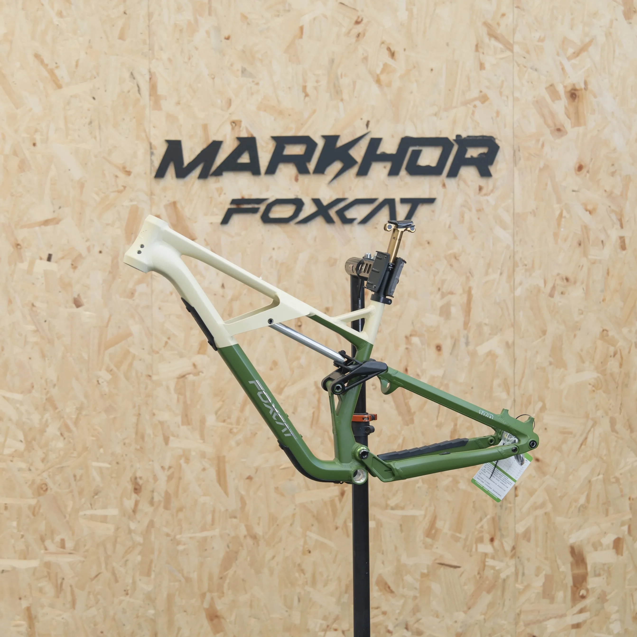 FOXCAT 170 AL Soft-tail MTB Frameset Aluminium Alloy Frame Downhill Enduro Racing Mountain Bike Frames 279
FOXCAT 170 AL Soft-tail MTB Frameset Aluminium Alloy Frame Downhill Enduro Racing Mountain Bike Frames 279