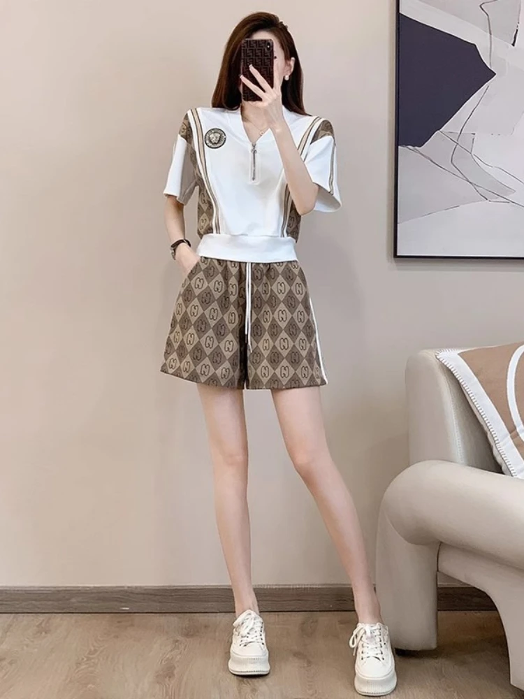 European sports and leisure suit for women's summer 2025 new fashion western Polo Collor T Shirt And shorts two-piece set trendy
European sports and leisure suit for women's summer 2025 new fashion western Polo Collor T Shirt And shorts two-piece set trendy