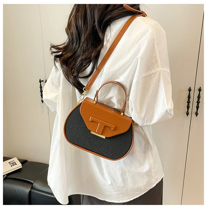 Vintage Designer Clutch with Geometric Contrast - Slim Crossbody Purse for Women, Retro Chic Shoulder Bag for Travel & Office
Vintage Designer Clutch with Geometric Contrast - Slim Crossbody Purse for Women, Retro Chic Shoulder Bag for Travel & Office