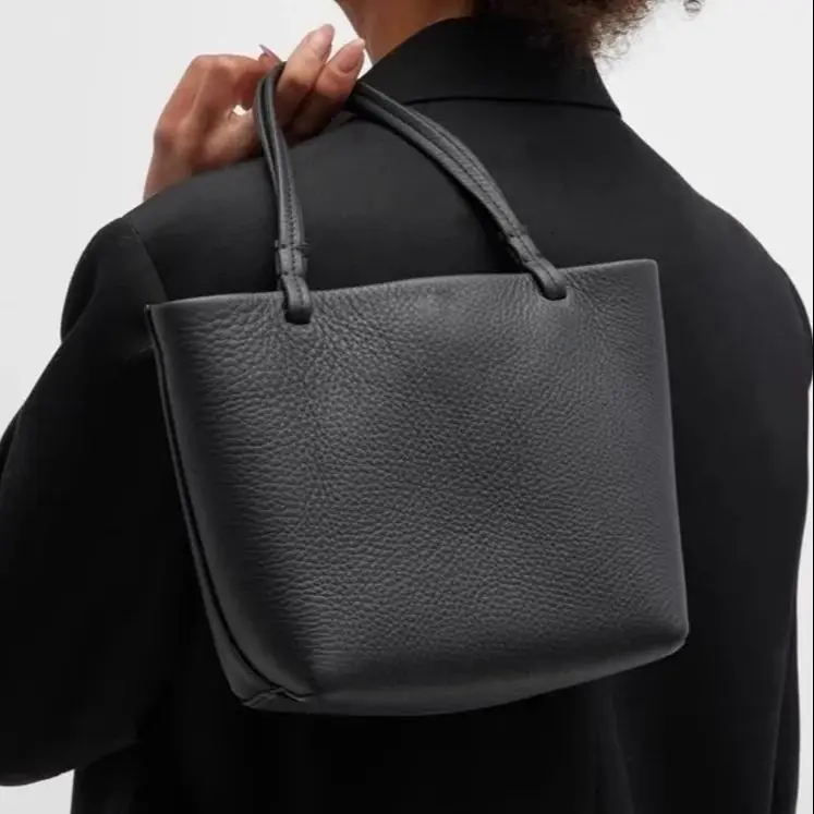 Head Layer Cowhide Leather Casual Hundred Handbag Shoulder Bag Classic Soft Tote Women's Bag
Head Layer Cowhide Leather Casual Hundred Handbag Shoulder Bag Classic Soft Tote Women's Bag