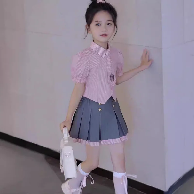 2026New GirlsJkSuit College Western Style School Uniform Two-Piece Shirt Coat Skirt Children's Summer Western Style
2026New GirlsJkSuit College Western Style School Uniform Two-Piece Shirt Coat Skirt Children's Summer Western Style