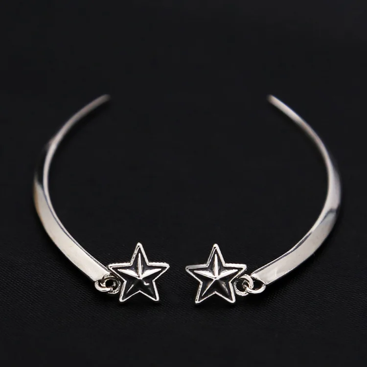 Trendy S925 sterling silver pentagonal star earrings for men and women, Korean version, personalized Thai silver long earrings
Trendy S925 sterling silver pentagonal star earrings for men and women, Korean version, personalized Thai silver long earrings
