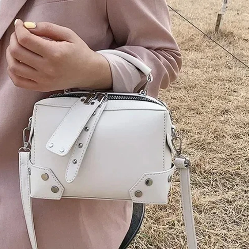 Bag Women 2025 New Fashion One Shoulder Crossbody Bag Korean Version Solid Color Capacity Women's Bag Simple Niche Trendy Girl
Bag Women 2025 New Fashion One Shoulder Crossbody Bag Korean Version Solid Color Capacity Women's Bag Simple Niche Trendy Girl