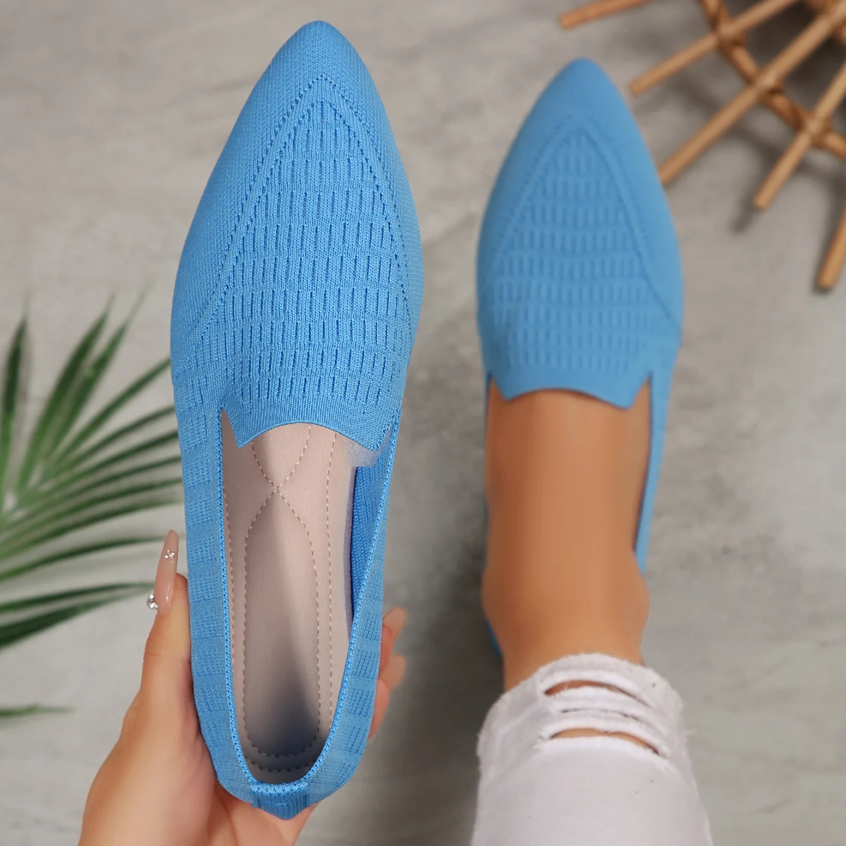 New Style Popular Women's Solid Color Flats Shoes Casual Fashion Breathable Non Slip Rubber Sole Pointed Women Comfortable Shoes
New Style Popular Women's Solid Color Flats Shoes Casual Fashion Breathable Non Slip Rubber Sole Pointed Women Comfortable Shoes