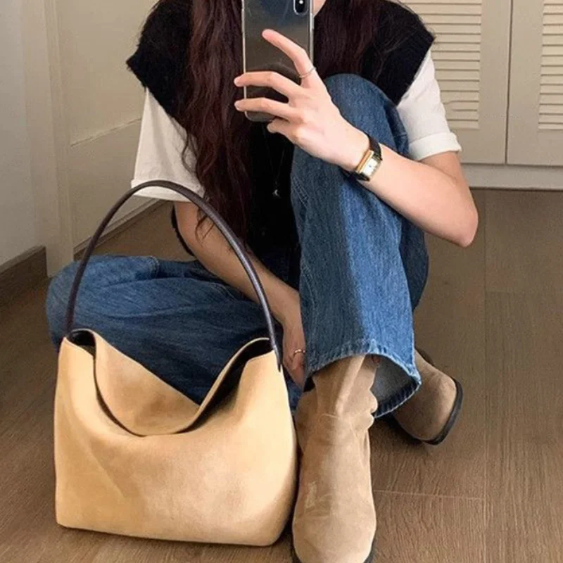 Women's Fashion Shoulder Bag, Retro Style, Casual Suede Handbag No Special Features, Available in Light Brown and Dark Brown
Women's Fashion Shoulder Bag, Retro Style, Casual Suede Handbag No Special Features, Available in Light Brown and Dark Brown