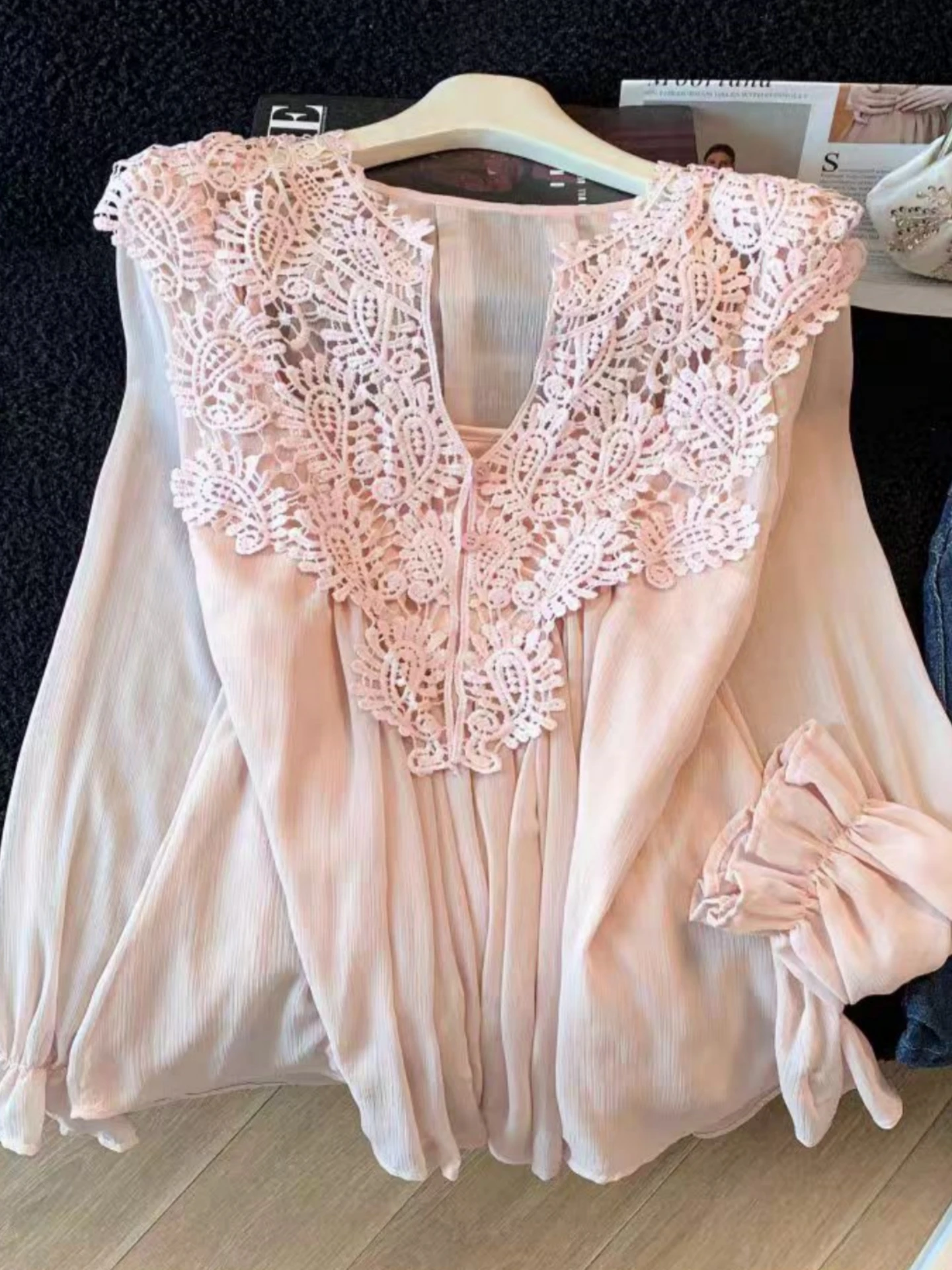 Spring Summer Women's plus Size Lace V-Neck Sun Protection Shirt And Tank Top Two-Piece Set Korean Style Long Sleeve Flared S...
Spring Summer Women's plus Size Lace V-Neck Sun Protection Shirt And Tank Top Two-Piece Set Korean Style Long Sleeve Flared S...