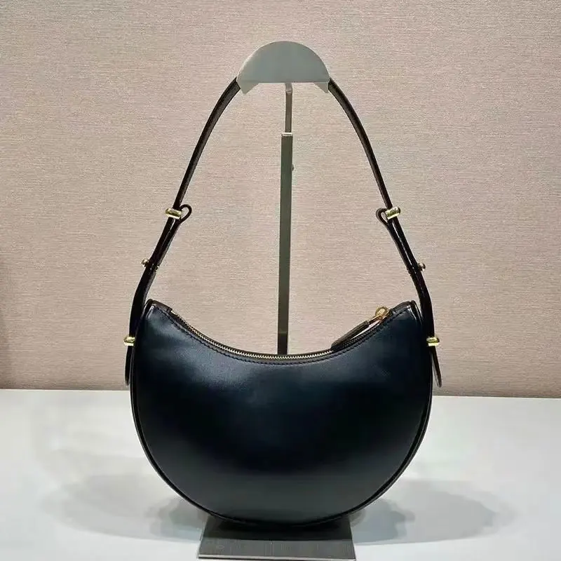 Half Moon Bag Fashion Underarm Bag Women Shoulder Crossbody Handbag Simple Versatile Purse Ladies
Half Moon Bag Fashion Underarm Bag Women Shoulder Crossbody Handbag Simple Versatile Purse Ladies