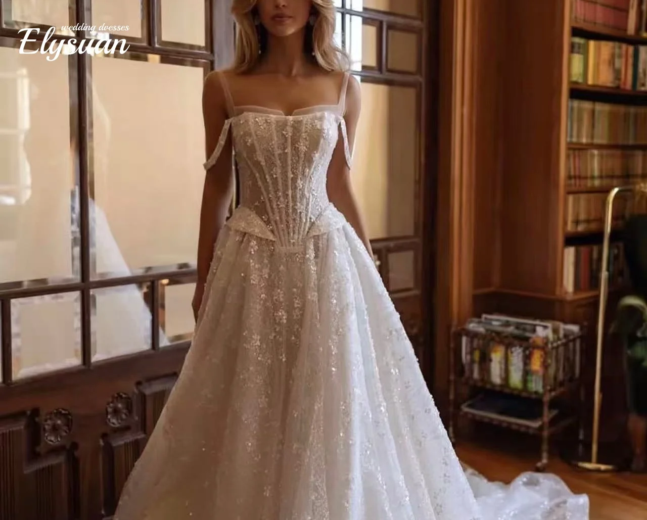 Customized High Quality Strapless Tulle Wedding Dress Luxury A-Line Chapel Train Princess Bride Gowns
Customized High Quality Strapless Tulle Wedding Dress Luxury A-Line Chapel Train Princess Bride Gowns