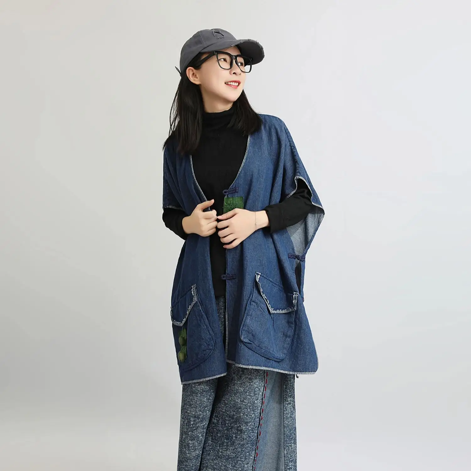 LZJN Женский жилет на пуговицах в стиле ретро с традиционной китайской лягушкой и смелыми контрастными нашивками, свободный льняной жилет в винтажном стиле. 
LZJN Женский жилет на пуговицах в стиле ретро с традиционной китайской лягушкой и смелыми контрастными нашивками, свободный льняной жилет в винтажном стиле.