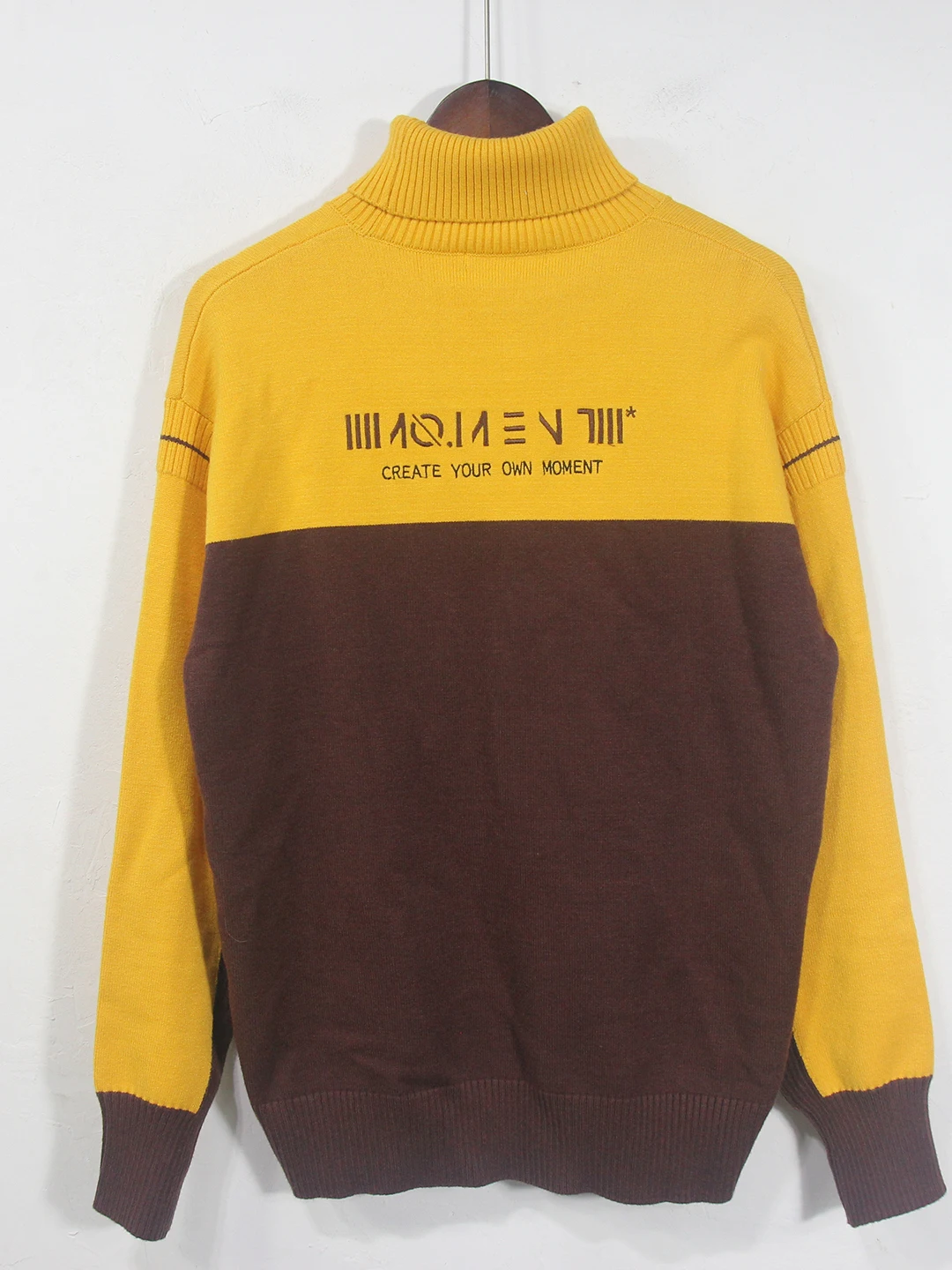 Мужской свитер с высоким воротником, эластичный, с вышивкой и лоскутным узором, модный, с цветовыми вставками, эластичный, повседневный, свободного кроя
Мужской свитер с высоким воротником, эластичный, с вышивкой и лоскутным узором, модный, с цветовыми вставками, эластичный, повседневный, свободного кроя