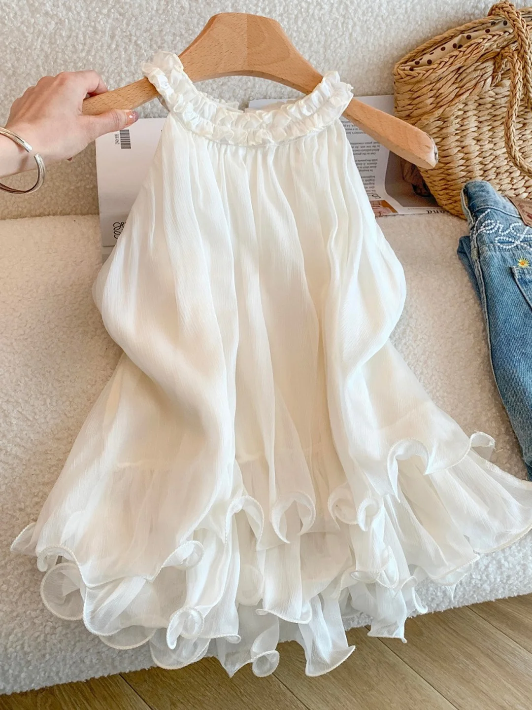 White Sleeveless Neck Hanging Lace Trim Tank Top Women Summer New Slimming Gentle Pure Desire Small Audience Trendy Top
White Sleeveless Neck Hanging Lace Trim Tank Top Women Summer New Slimming Gentle Pure Desire Small Audience Trendy Top