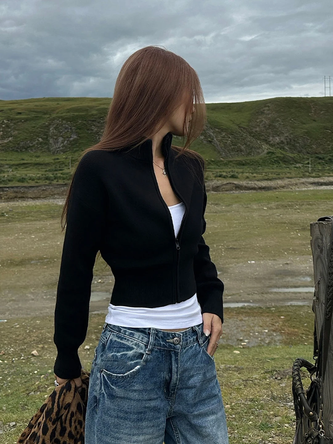 Women's Thickened High Collar Knitted Sweater Short Cardigan Coat Double Zipper Base Shirt Casual Slim Fit Winter Fashion
Women's Thickened High Collar Knitted Sweater Short Cardigan Coat Double Zipper Base Shirt Casual Slim Fit Winter Fashion