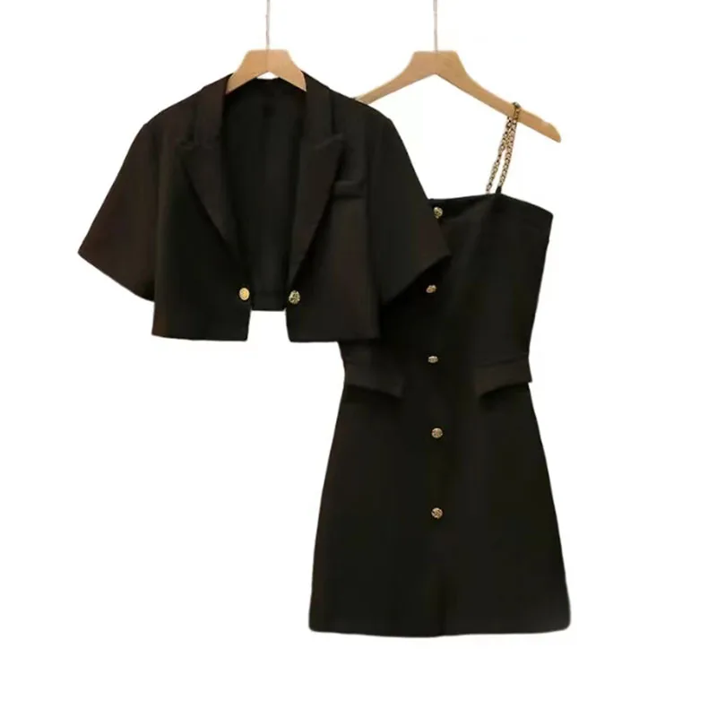 Fashionable Age Reducing 2023 Summer New Suit Collar Short Coat Black Temperament Slimming Slim Slim Strap Dress Two Piece Set
Fashionable Age Reducing 2023 Summer New Suit Collar Short Coat Black Temperament Slimming Slim Slim Strap Dress Two Piece Set