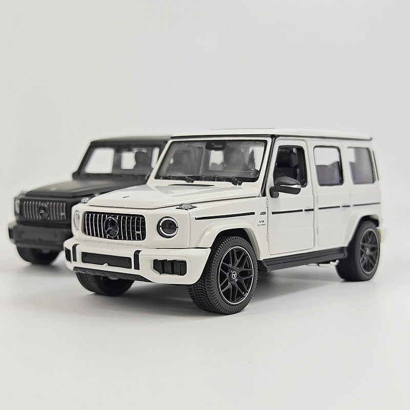 Модель внедорожника Mercedes Benz G63 от Rastar, масштаб 1:24, из сплава, с открывающимися дверями, капотом и багажником, статическая модель.
Модель внедорожника Mercedes Benz G63 от Rastar, масштаб 1:24, из сплава, с открывающимися дверями, капотом и багажником, статическая модель.