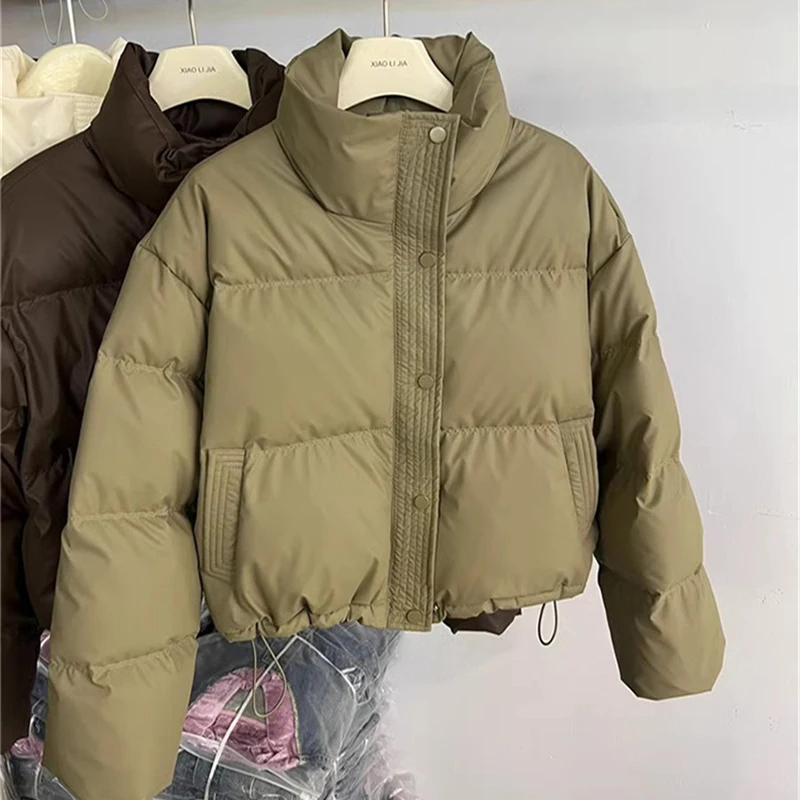 Женская зимняя парка-пуховик с мехом, утепленная, водонепроницаемая, функциональная, с контрастными вставками из искусственного меха норки, легкая, на флисовой подкладке, сшитая из разных тканей.
Женская зимняя парка-пуховик с мехом, утепленная, водонепроницаемая, функциональная, с контрастными вставками из искусственного меха норки, легкая, на флисовой подкладке, сшитая из разных тканей.