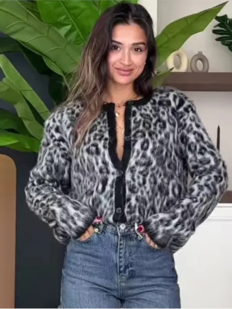 New Autumn Winter Leopard Chic Cardigan Sweaters Women Knitted Long Sleeve O-neck Single Breasted Sweater Casual Loose Coats
New Autumn Winter Leopard Chic Cardigan Sweaters Women Knitted Long Sleeve O-neck Single Breasted Sweater Casual Loose Coats