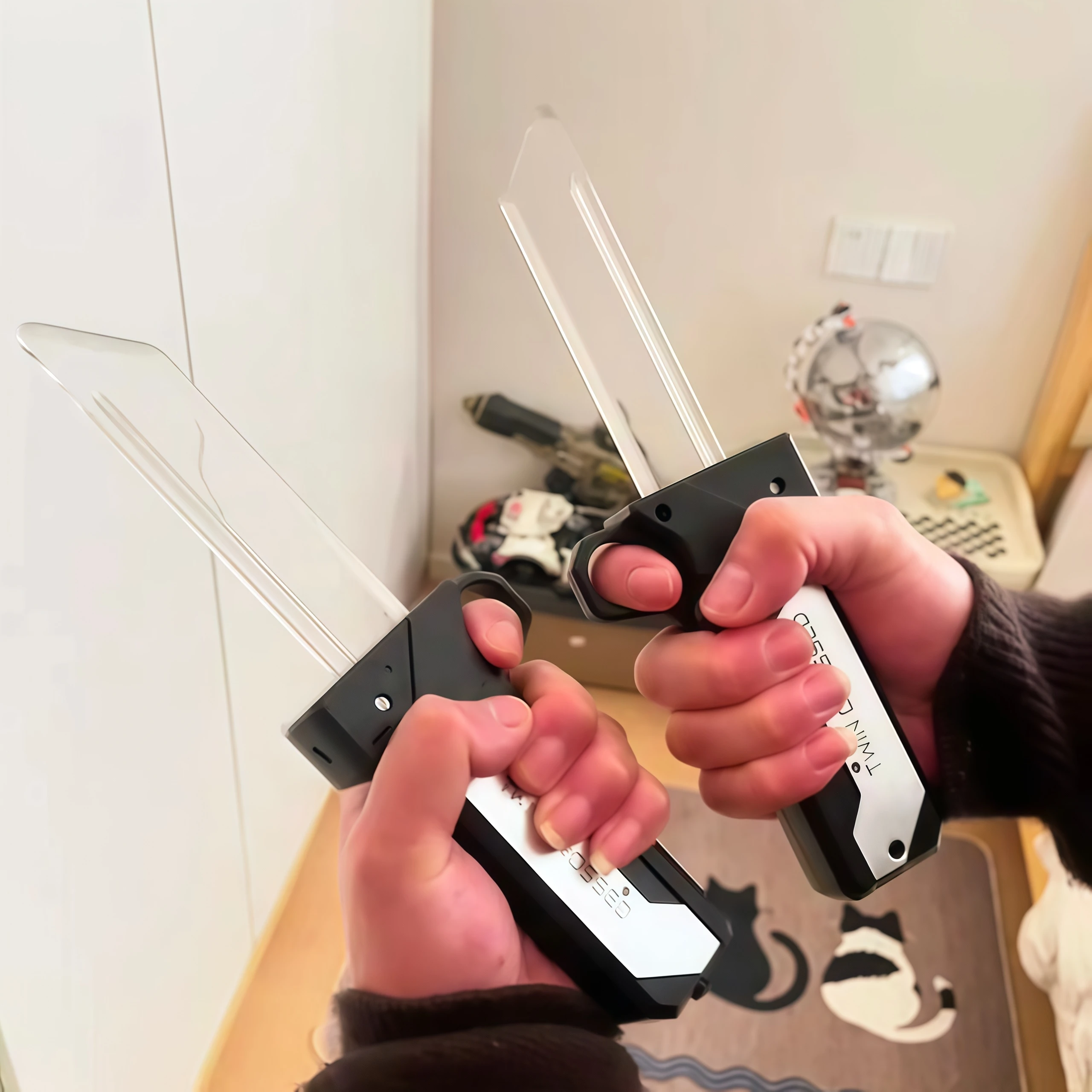 Relief-Pressure Finger Sword Toy, with LED light plug-in design,stretchable new double-edged light saber toy,New design approach
Relief-Pressure Finger Sword Toy, with LED light plug-in design,stretchable new double-edged light saber toy,New design approach