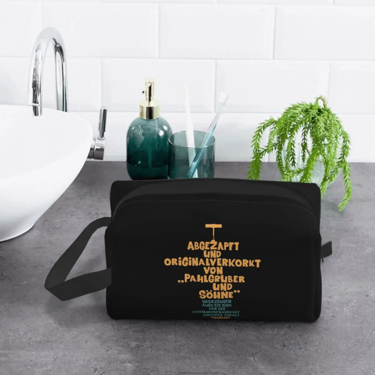 Косметичка-органайзер Loriot - Die Nudel с оригинальной пробковой крышкой, несъемная, для хранения косметики и туалетных принадлежностей
Косметичка-органайзер Loriot - Die Nudel с оригинальной пробковой крышкой, несъемная, для хранения косметики и туалетных принадлежностей