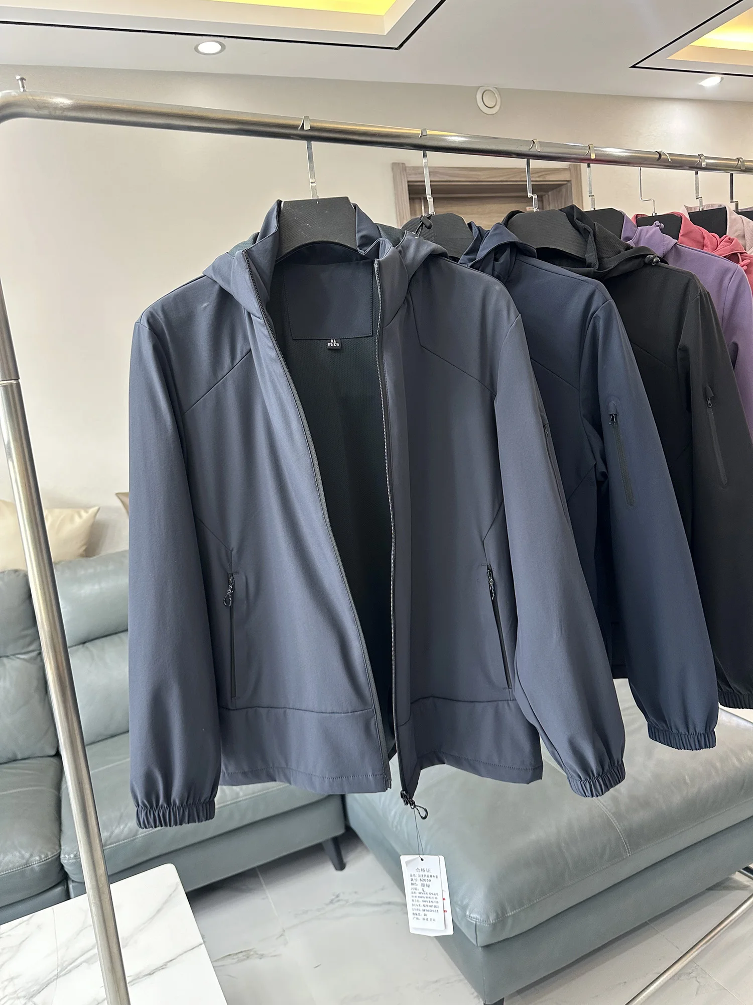Couples Outdoor Functional Hooded Jacket Men's Spring Autumn Versatile Waterproof Zipper Lightweight Casual Top
Couples Outdoor Functional Hooded Jacket Men's Spring Autumn Versatile Waterproof Zipper Lightweight Casual Top