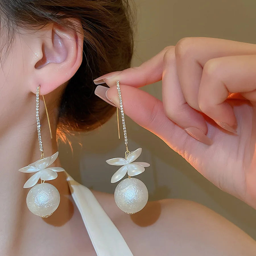 Minar Elegant Imitation Pearl Rhinestone White Acrylic Flower Petal Ball Tassel Long Drop Earrings for Women Party Daily Jewelry
Minar Elegant Imitation Pearl Rhinestone White Acrylic Flower Petal Ball Tassel Long Drop Earrings for Women Party Daily Jewelry