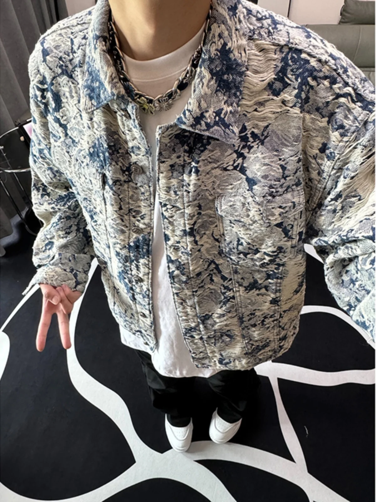 Мужская джинсовая куртка с вышивкой и бахромой, свободного кроя, удлиненная, повседневная, осенняя, новинка
Мужская джинсовая куртка с вышивкой и бахромой, свободного кроя, удлиненная, повседневная, осенняя, новинка