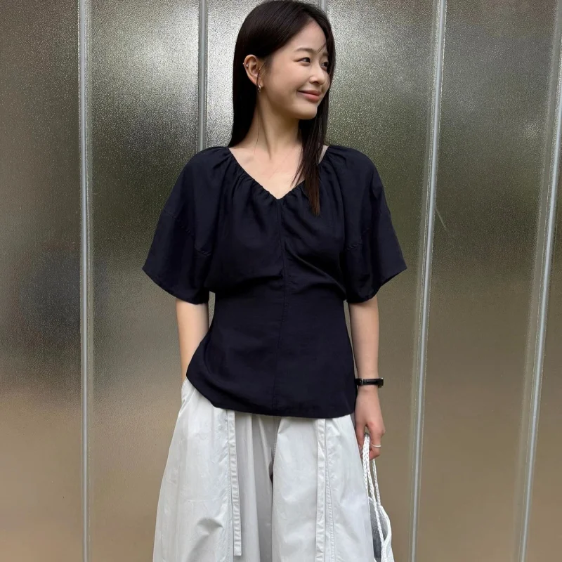 Korean Lazy Style Gentle V-neck Side Waist Belted Top Summer Slimming Back Hollow Short Sleeve Shirt Women's Fashion Polyeste...
Korean Lazy Style Gentle V-neck Side Waist Belted Top Summer Slimming Back Hollow Short Sleeve Shirt Women's Fashion Polyeste...