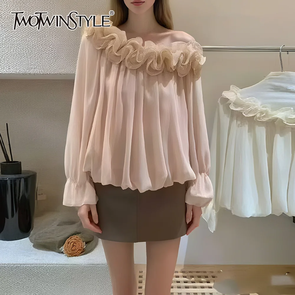 TWOTWINSTYLE Solid Spliced Fungus Chic Shirt Female Skew Collar Long Sleeve Sweet Temperamet Women's Shirts Autumn Fashion New
TWOTWINSTYLE Solid Spliced Fungus Chic Shirt Female Skew Collar Long Sleeve Sweet Temperamet Women's Shirts Autumn Fashion New