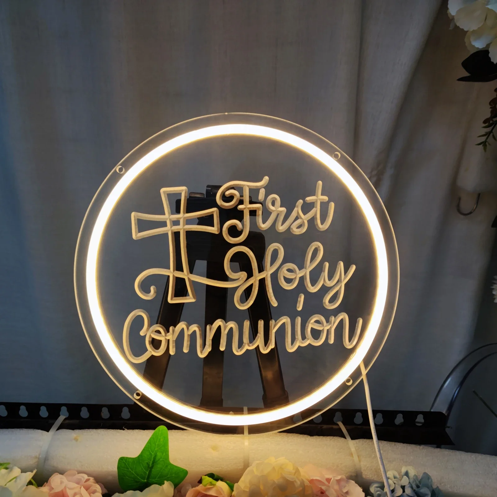 Неоновая вывеска с LED-подсветкой для Первого Святого Причастия, круглая, с резным узором, неоновая лампа для крещения, дня рождения, религиозный подарок, украшение для дома и стен
Неоновая вывеска с LED-подсветкой для Первого Святого Причастия, круглая, с резным узором, неоновая лампа для крещения, дня рождения, религиозный подарок, украшение для дома и стен