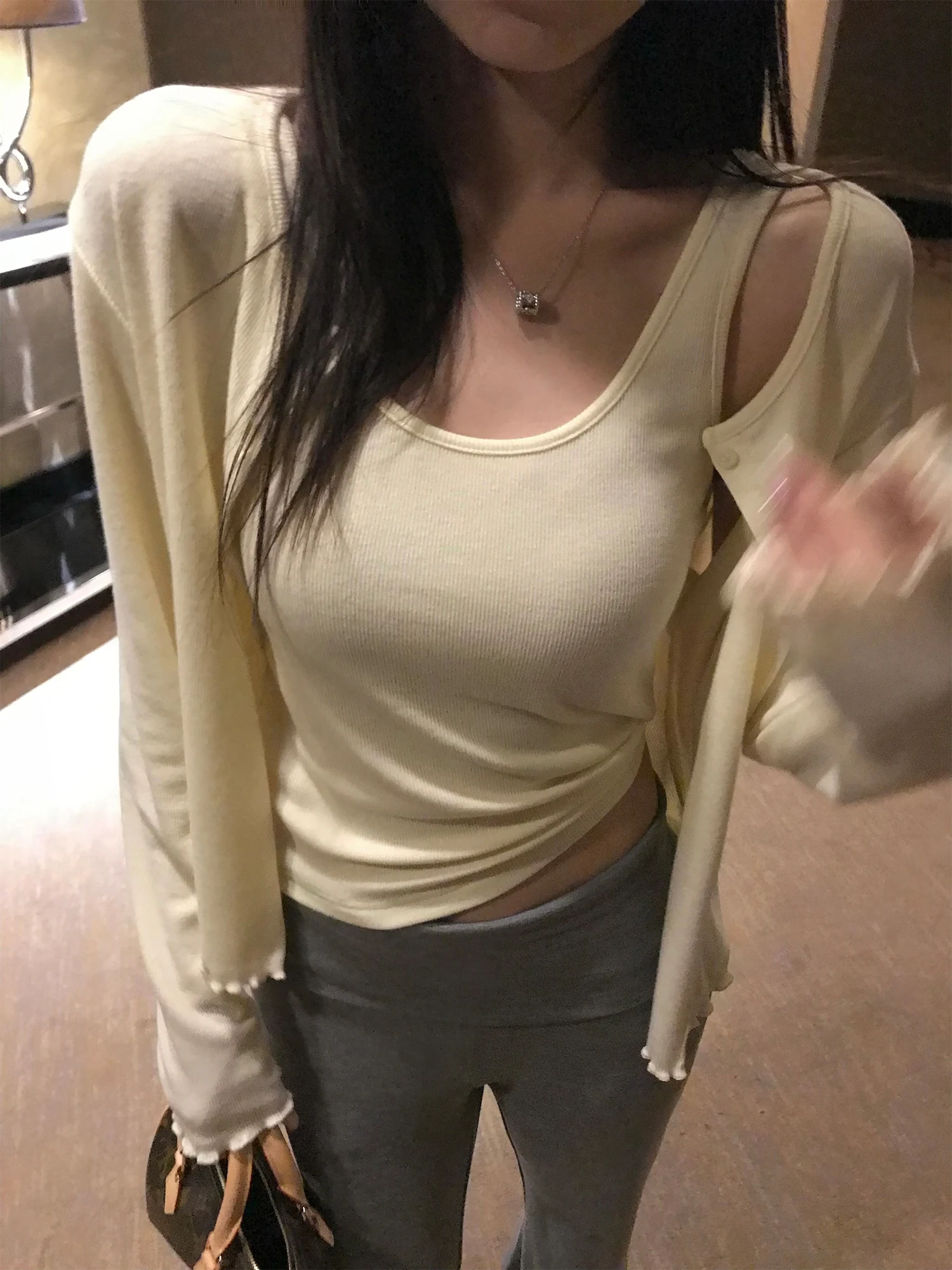 Superniniyy nut Milk Jelly Gentle P Color Series Clothing Set with Ribbed Vest And Wood ain Open Cardigan
Superniniyy nut Milk Jelly Gentle P Color Series Clothing Set with Ribbed Vest And Wood ain Open Cardigan