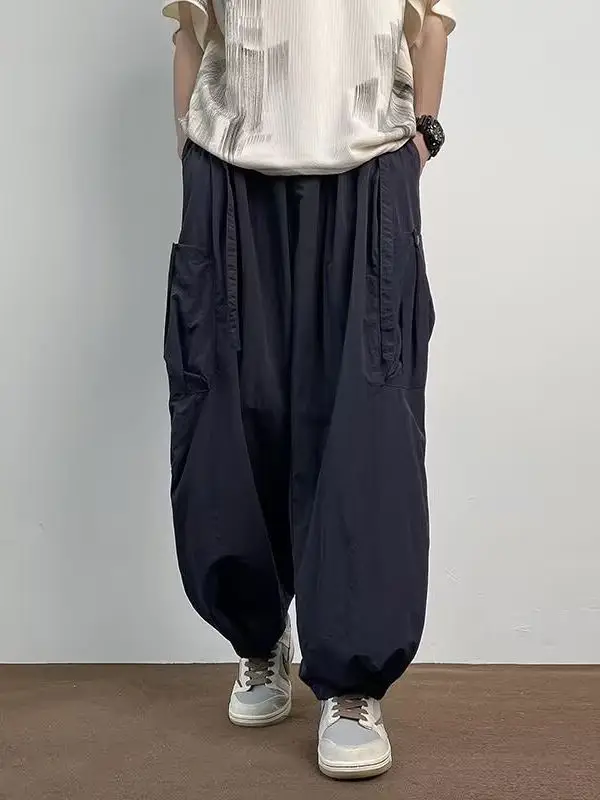 Мужские летние тонкие повседневные брюки в японском ретро-стиле, рабочие брюки с множеством карманов, свободные, струящиеся, легкие, модные, молодежные
Мужские летние тонкие повседневные брюки в японском ретро-стиле, рабочие брюки с множеством карманов, свободные, струящиеся, легкие, модные, молодежные