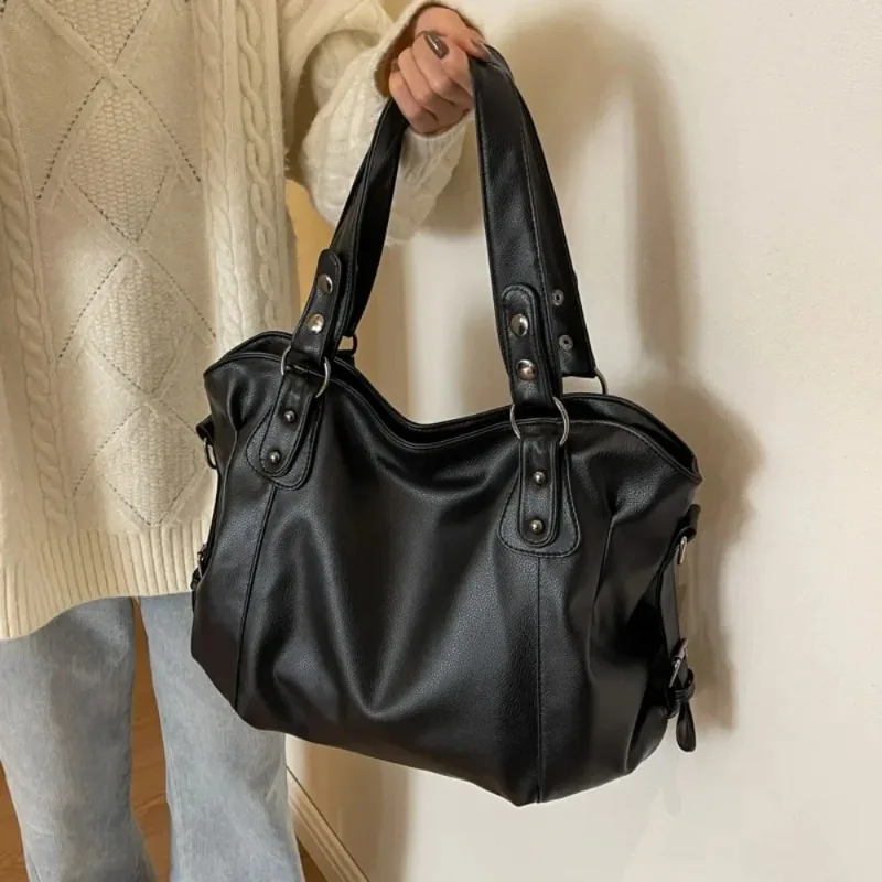 Retro Soft Leather Hobo Bag, Large Black Shoulder Tote with Rivet Decor, Spacious Work Travel Purse for Ladies
Retro Soft Leather Hobo Bag, Large Black Shoulder Tote with Rivet Decor, Spacious Work Travel Purse for Ladies