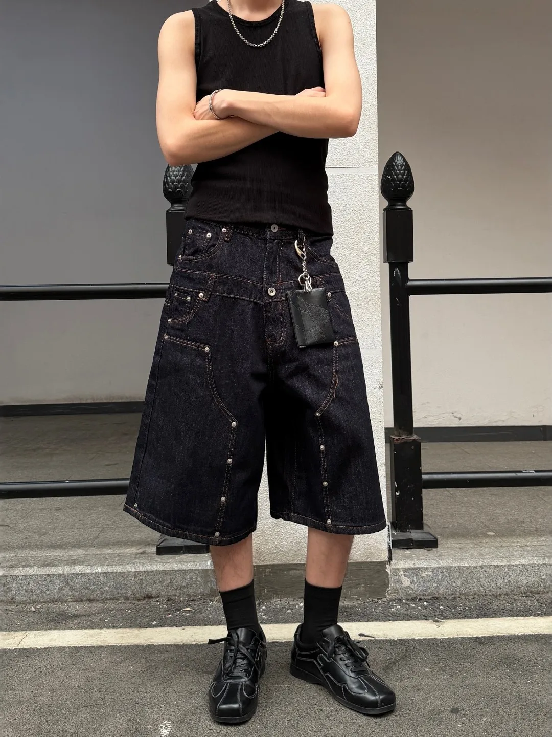 Retro American Streetwear Men's Denim Shorts Mid-Waist Seven-Piece Double Knee Design Sensation Nail Head Woodcut Pants
Retro American Streetwear Men's Denim Shorts Mid-Waist Seven-Piece Double Knee Design Sensation Nail Head Woodcut Pants