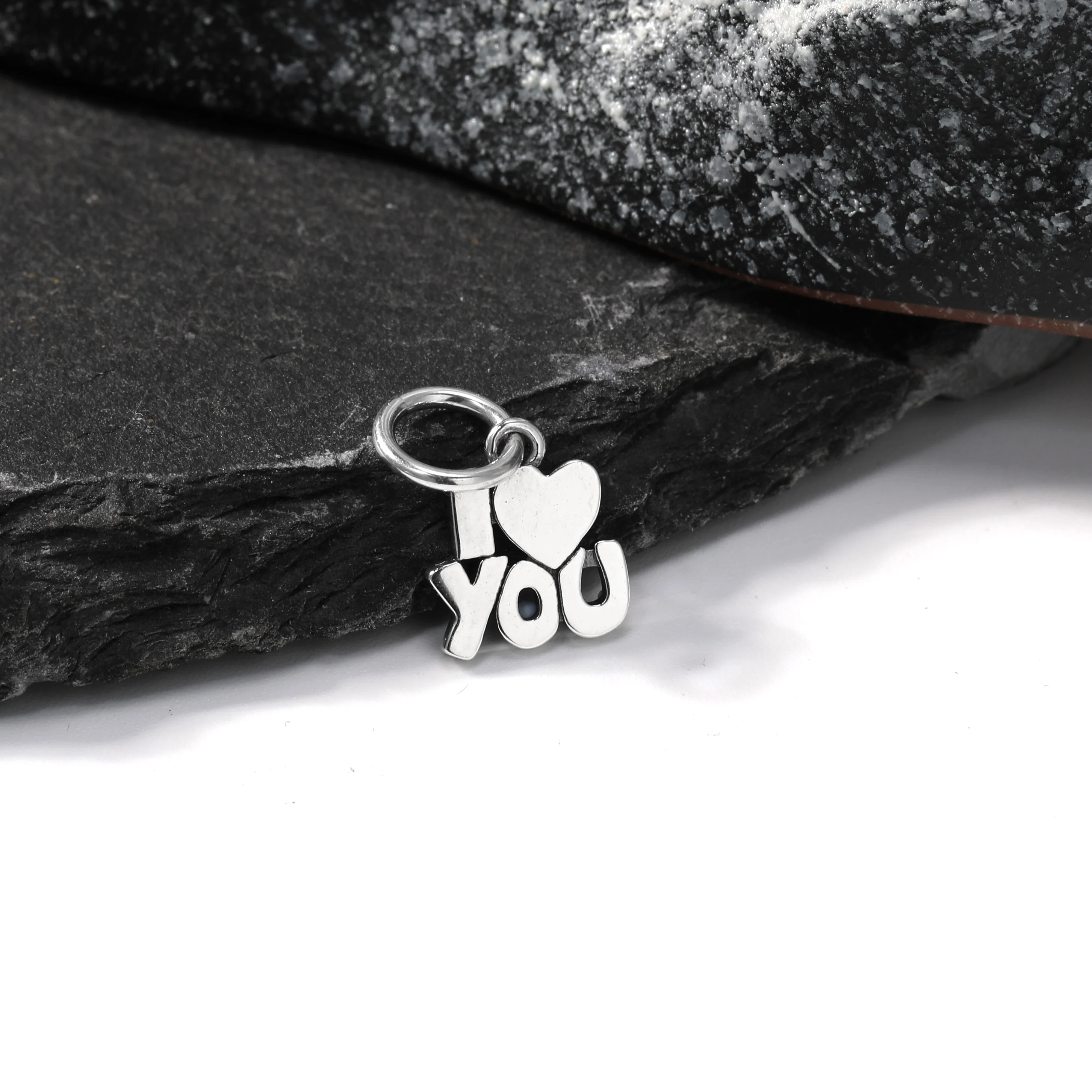 DJ081 Authentic 925 Sterling Silver Fashion Letter Love Exquisite Pendant I Love You Charm Pendant DIY Silver Jewelry
DJ081 Authentic 925 Sterling Silver Fashion Letter Love Exquisite Pendant I Love You Charm Pendant DIY Silver Jewelry