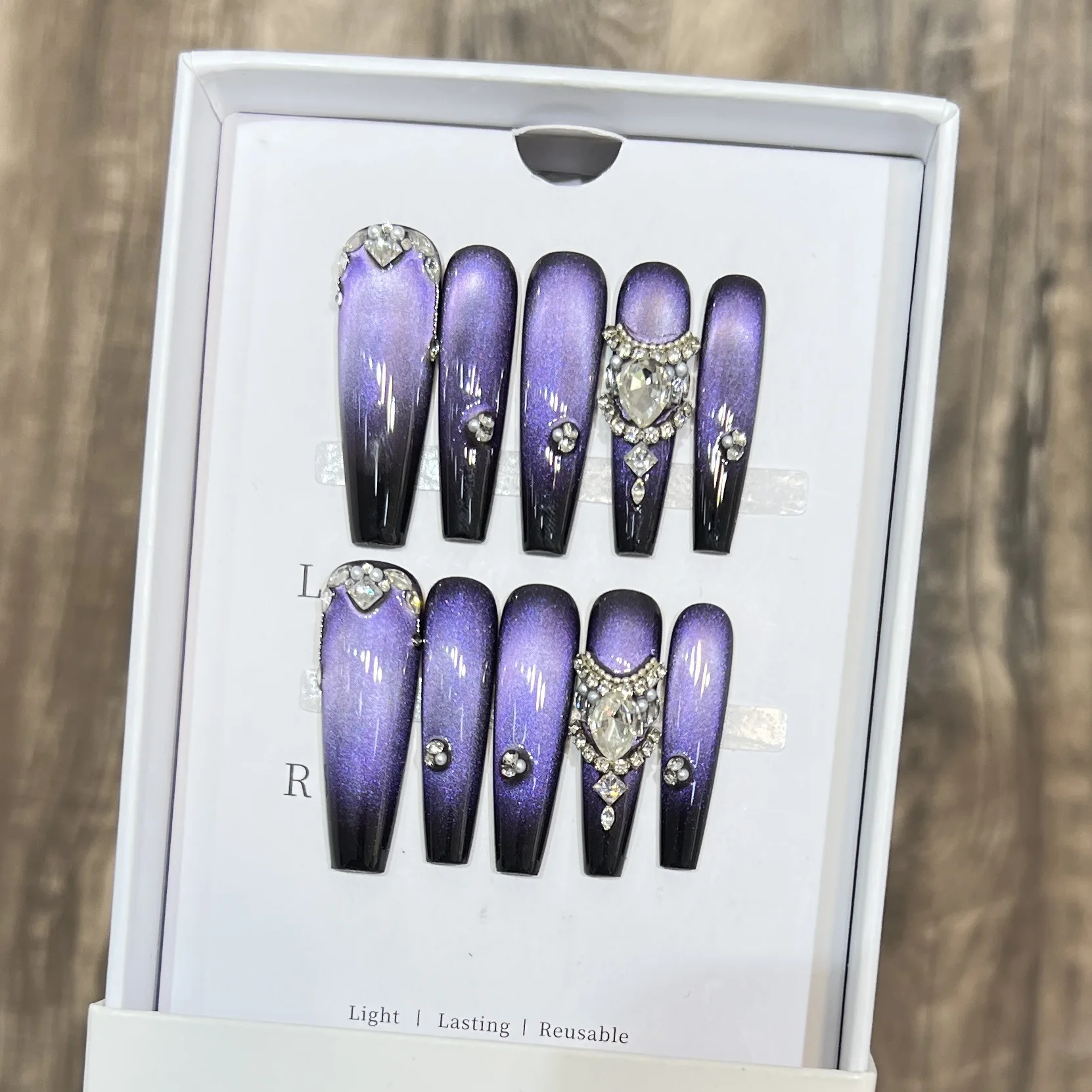 10pcs Handmade Long Y2K Press on Nails Black Shiny Purple Cat Eye Rhinestone Design Fake Nails Wearable Nails Art Tip Spice Girl
10pcs Handmade Long Y2K Press on Nails Black Shiny Purple Cat Eye Rhinestone Design Fake Nails Wearable Nails Art Tip Spice Girl