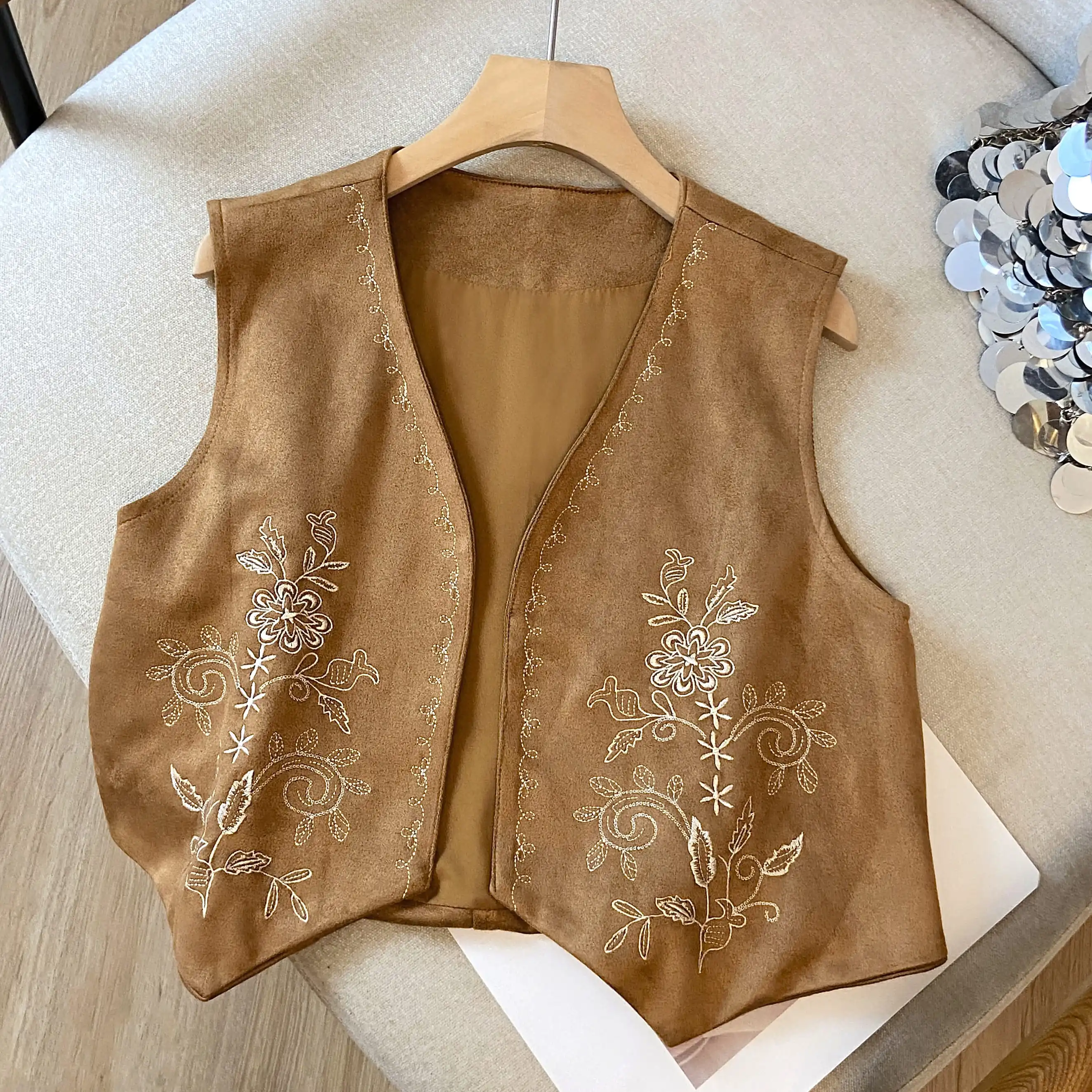 Вязаный замшевый жилет свободного кроя с V-образным вырезом и вышивкой, открытый кардиган в этническом стиле, топ в стиле прерий-вайнд
Вязаный замшевый жилет свободного кроя с V-образным вырезом и вышивкой, открытый кардиган в этническом стиле, топ в стиле прерий-вайнд