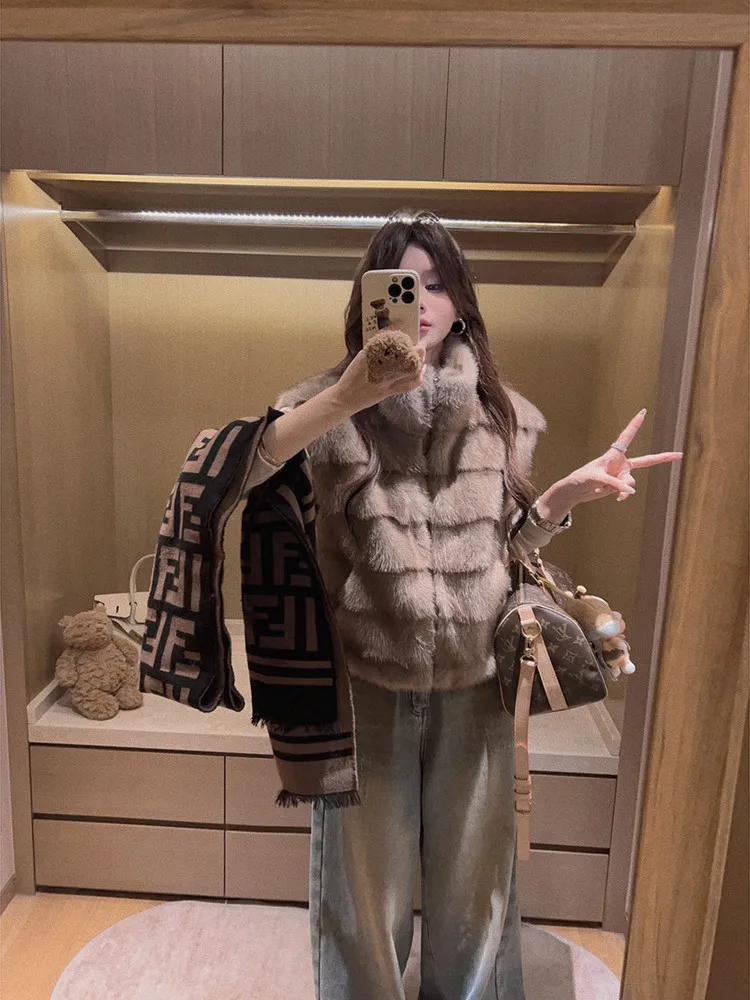 Экологичный жилет из искусственного меха Yukiss Svel, мотоциклетный тюжет с воротником-стойкой, средней длины, с одной пуговицей, чистый цвет, другой материал
Экологичный жилет из искусственного меха Yukiss Svel, мотоциклетный тюжет с воротником-стойкой, средней длины, с одной пуговицей, чистый цвет, другой материал