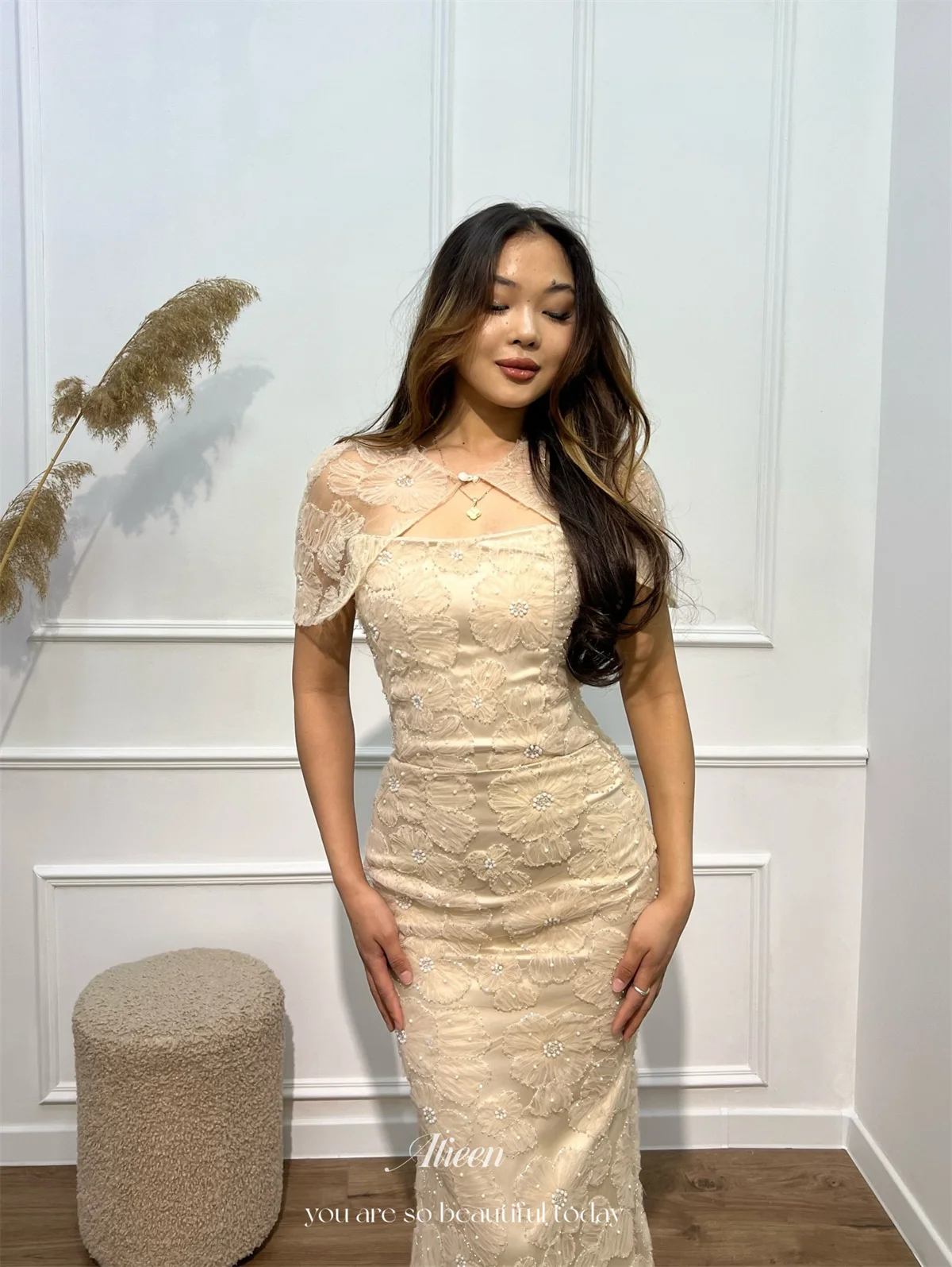 Aileen Lace Square Collar Champagne Mermaid Formal Evening Gown Tone Warm Golden Undertones Appliques Robes De Soirée Customized
Aileen Lace Square Collar Champagne Mermaid Formal Evening Gown Tone Warm Golden Undertones Appliques Robes De Soirée Customized