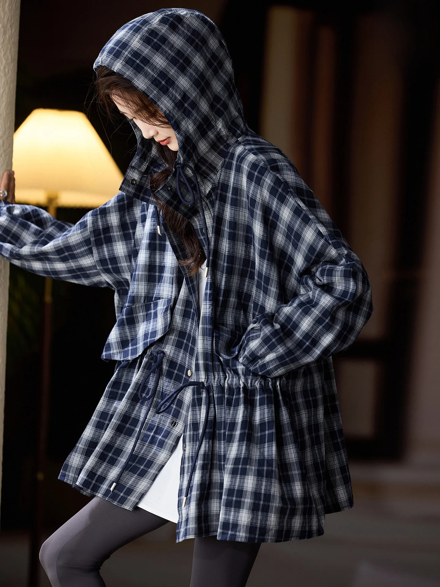 Женская свободная куртка-пальто Street Sle в клетку с капюшоном, осенняя новинка, большие размеры, хлопок, удлиненный рукав, повседневная одежда
Женская свободная куртка-пальто Street Sle в клетку с капюшоном, осенняя новинка, большие размеры, хлопок, удлиненный рукав, повседневная одежда