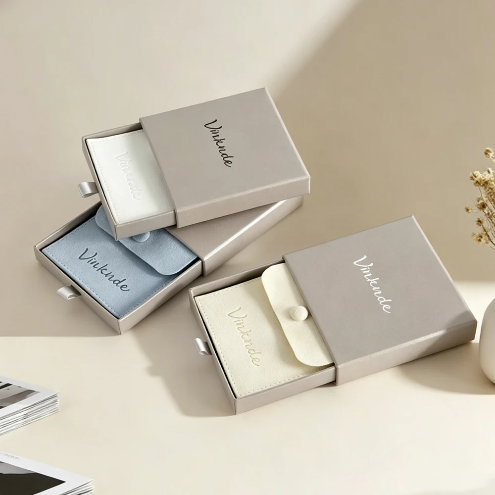 24set Personalization Jewelry Packaging Box 8x8x2.5cm Drawer Paper Jewellry Boxes with Microfiber Snap Pouch For Earrings Rings
24set Personalization Jewelry Packaging Box 8x8x2.5cm Drawer Paper Jewellry Boxes with Microfiber Snap Pouch For Earrings Rings