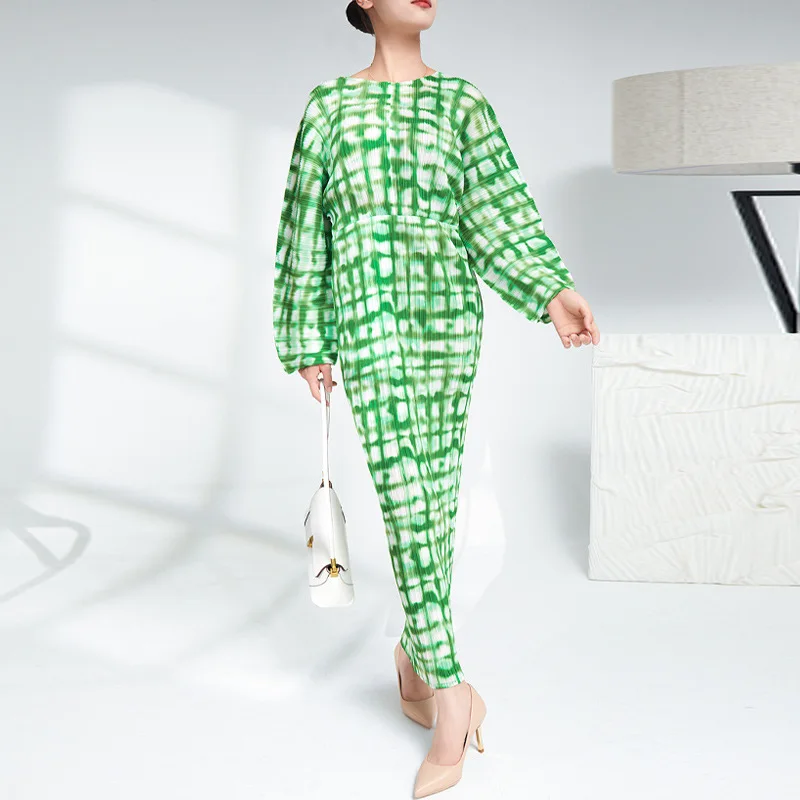 Miyake pleated bat sleeve loose women's dress 2022 autumn new print European temperament high-end basic long skirt
Miyake pleated bat sleeve loose women's dress 2022 autumn new print European temperament high-end basic long skirt