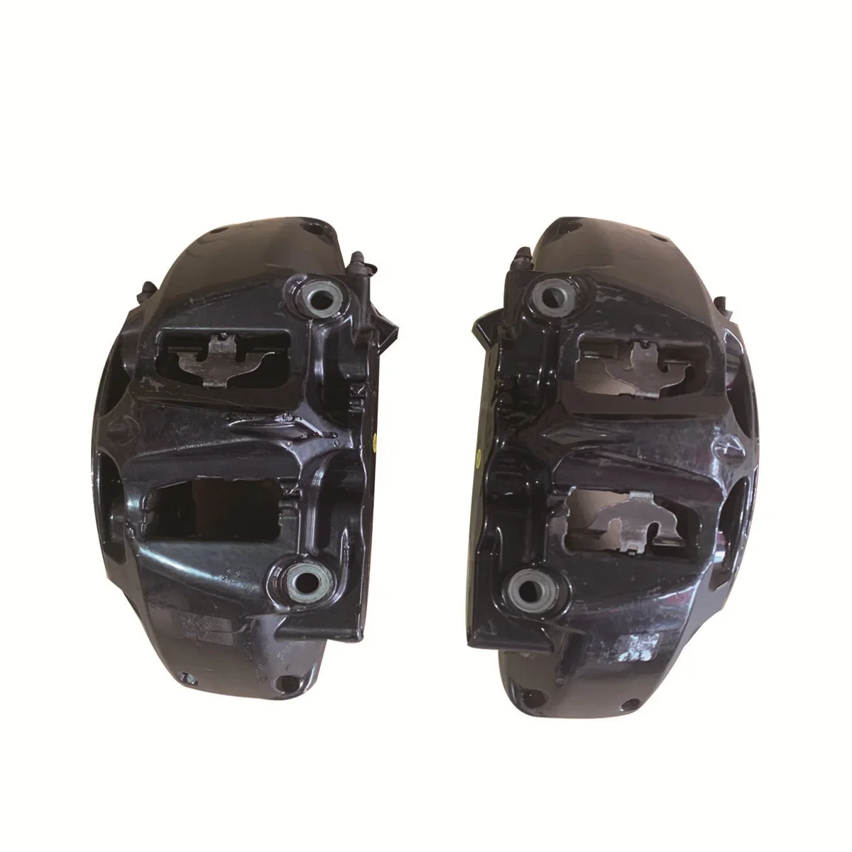 High-performance brake caliper hydraulic big brake kit is used to refit front wheel brake caliper for Bentley Bentayga 2016
High-performance brake caliper hydraulic big brake kit is used to refit front wheel brake caliper for Bentley Bentayga 2016