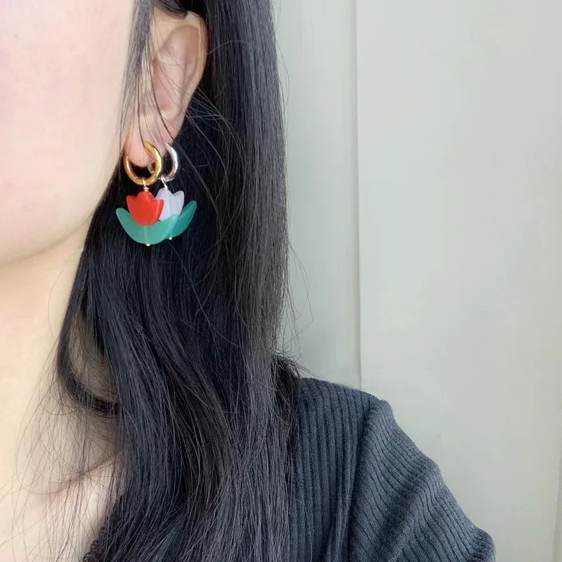 Trendy Bohemia Style Exquisite Holiday Fresh Tulip Charms Earrings Niche Design Floral Earrings for Women Classic Hoops
Trendy Bohemia Style Exquisite Holiday Fresh Tulip Charms Earrings Niche Design Floral Earrings for Women Classic Hoops