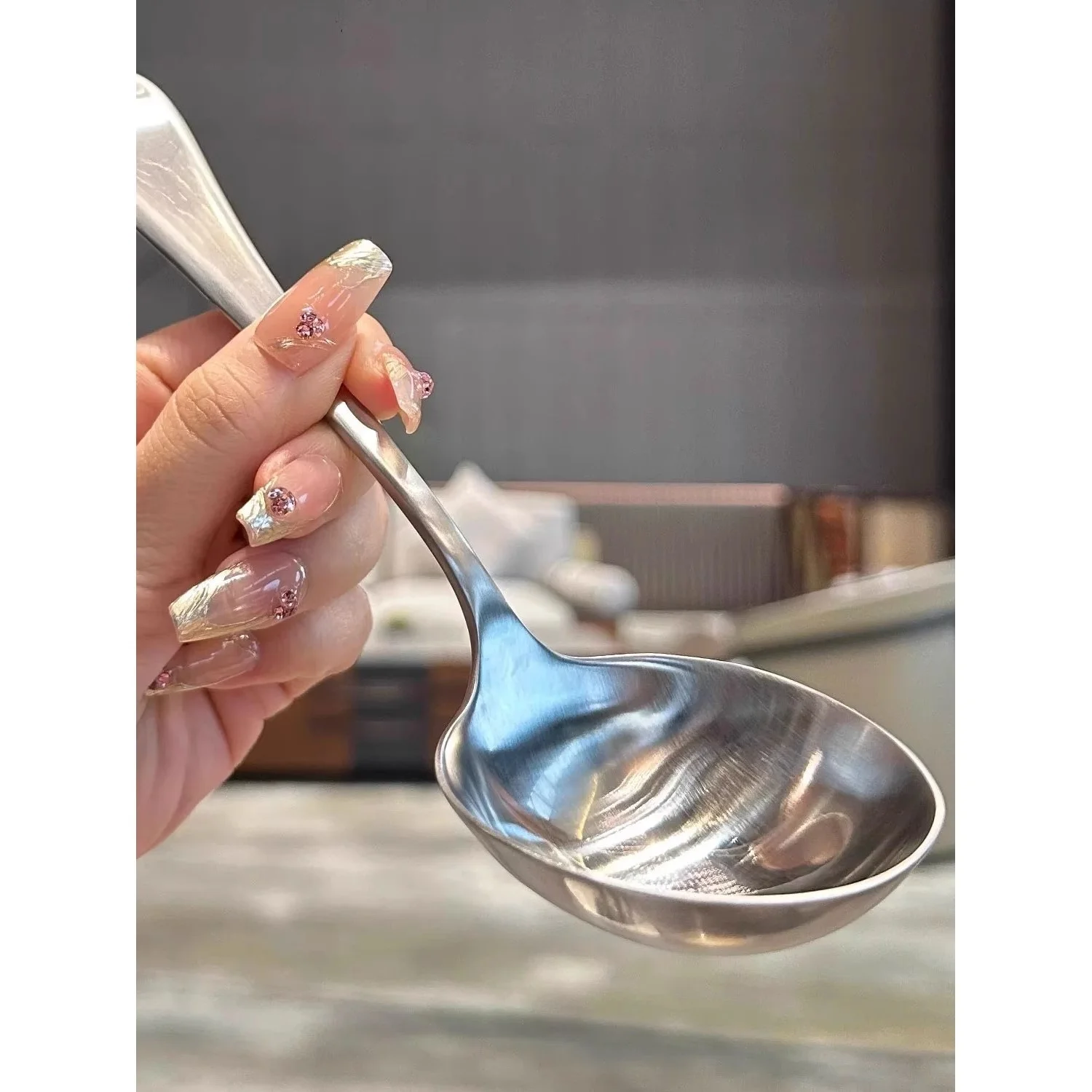 Большая глубокая ложка с длинной ручкой для супа, лапши и риса, стальная, многоразовая, для домашнего использования
Большая глубокая ложка с длинной ручкой для супа, лапши и риса, стальная, многоразовая, для домашнего использования