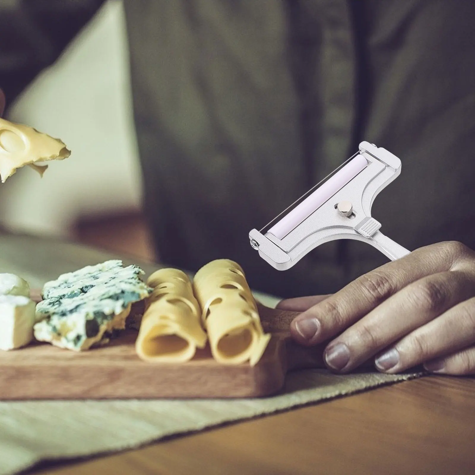 1Pcs Cheese Grater Zinc Alloy Multipurpose Kitchen Tool for Slicing Shredding Carrots Cucumbers Cheese 
1Pcs Cheese Grater Zinc Alloy Multipurpose Kitchen Tool for Slicing Shredding Carrots Cucumbers Cheese