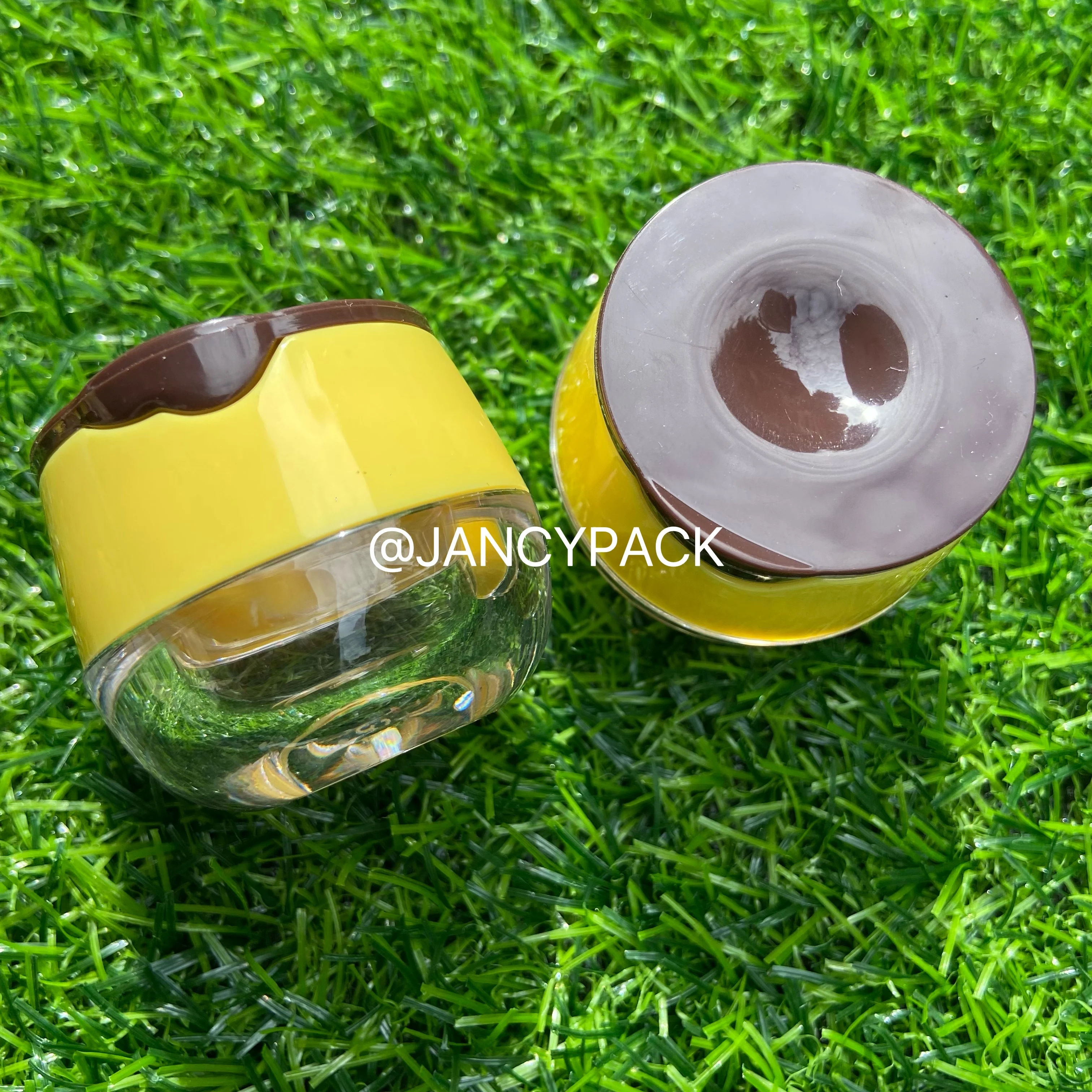Cute Lipstick Bottle Strawberry Cute Cosmetic Container for Lip Mask Concealer Lip Balm Lip Rouge Case Lip Box Container
Cute Lipstick Bottle Strawberry Cute Cosmetic Container for Lip Mask Concealer Lip Balm Lip Rouge Case Lip Box Container