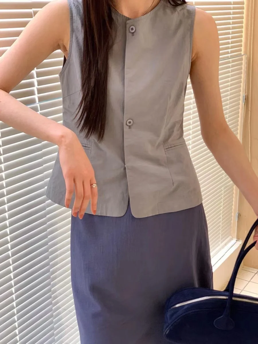 Новый летний женский жилет в корейском стиле, приталенный, без рукавов, с тонкими подплечниками, круглый вырез, 100% полиэстер
Новый летний женский жилет в корейском стиле, приталенный, без рукавов, с тонкими подплечниками, круглый вырез, 100% полиэстер